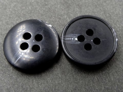 15mm Guziki ozdobne 10 sztuk kolor CZARNE ZE SMUGĄ K385 guzik czterodziurkowy do marynarki płaszcza małe guziki cztery dziurki