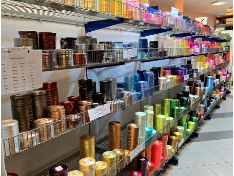 75mm Wstążka atłasowa 127 Ciemne Ecru rolka 25m z pięknym połyskiem gęsto tkana mięsista 100% nylon rzadkość wśród tasiemek