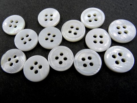 11mm Guziki AKOYA z masy perłowej BIAŁE PERŁOWE JASNE ECRU cena za 10 sztuk guzik akoja ozdobny czterodziurkowy każdy jest inny
