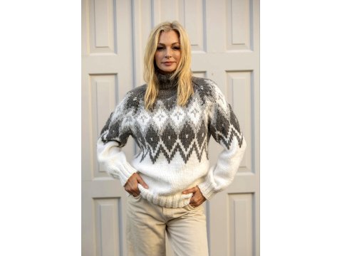 SNORRE włóczka 226 BARDZO CIEMNY GRANAT MELANGE Viking Garn 100g 100m 100% wełna czesankowa HIGHLAND z Peru na sweter genser