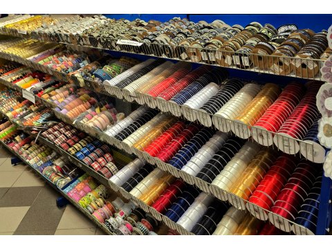 18mm wstążka atłasowa 163 ECRU KREMOWA rolka 25m 100% nylon satynowa ozdobna na kokardki dekorację świąteczne hurtownia wstążek