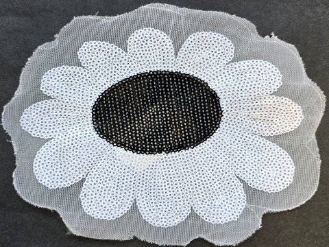 Aplikacja KWIATEK DUŻY z cekinami BIAŁA/CZARNA cena za 1szt Outlet Koniec Kolekcji ostatnie sztuki